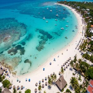 Playa Norte em Isla Mujeres com água turquesa e areia branca